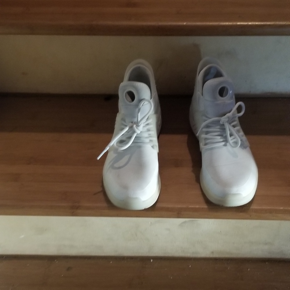 Shoes - Picture 3 of 6